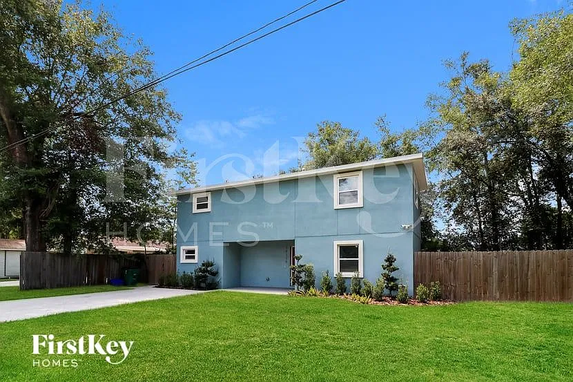 3 bed, 2.5 bath, 1566 sqft, $2,305 — Photo 2