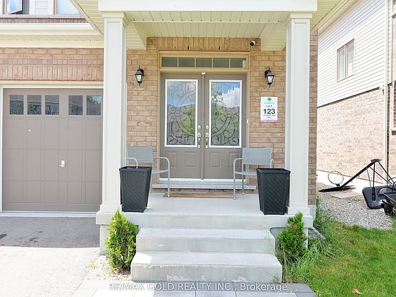 4th image of 133 Harpin Way E