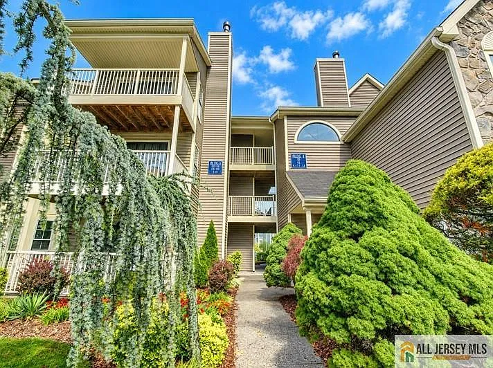 2 bed, 1.0 bath, $2,400 — Photo 4