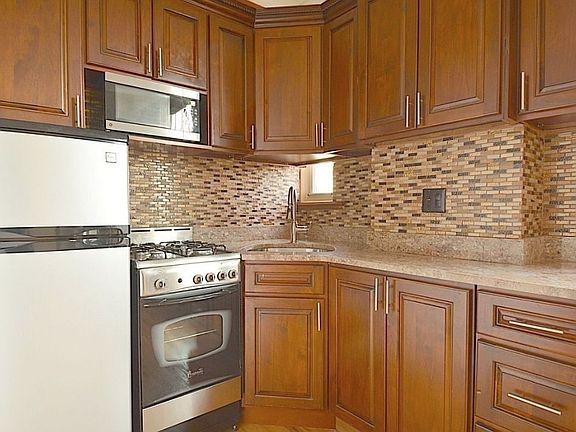 3rd image of 287 Amsterdam Ave #704