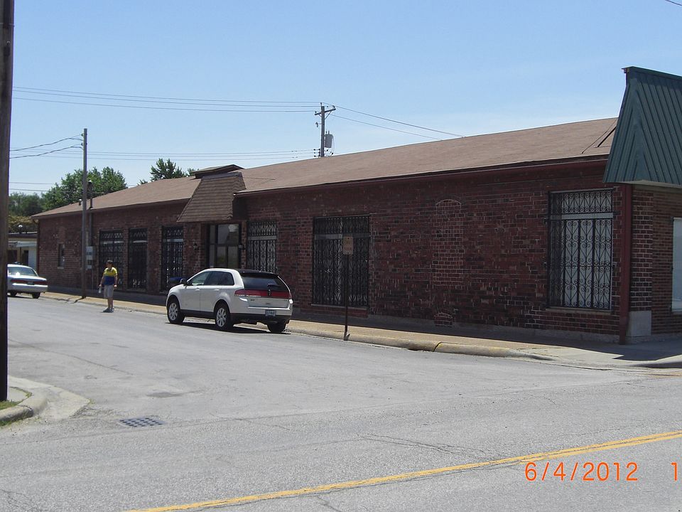 2nd image of 130 N Main St