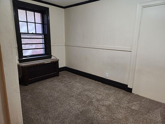 4th image of 372 Hudson Ave