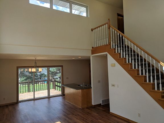 5th image of 826 Sunridge Dr