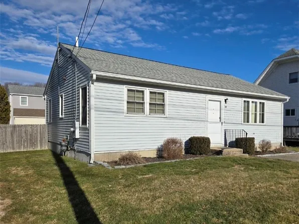 39 Elizabeth Rd, Narragansett, RI 02882