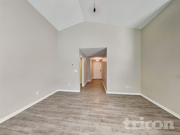 4th image of 115 Markham Dr