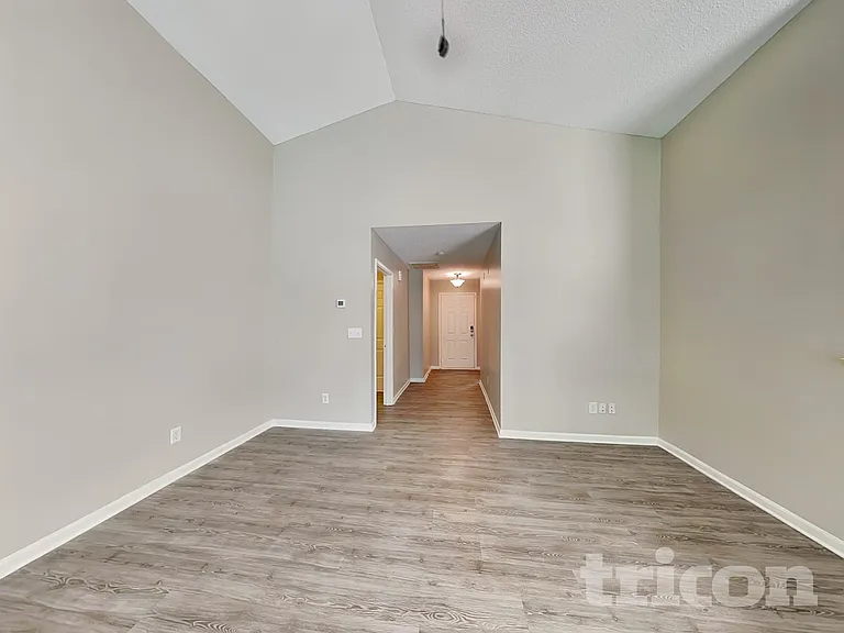 115 Markham Dr — Photo 4