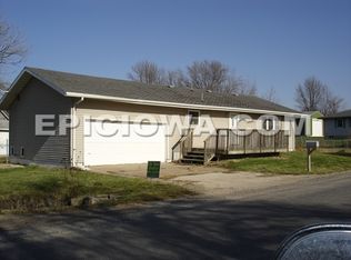 803 Iowa St, Center Point, IA 52213