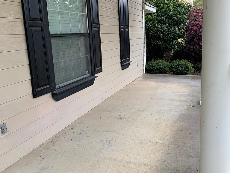 1051 Elm Dr — Photo 4