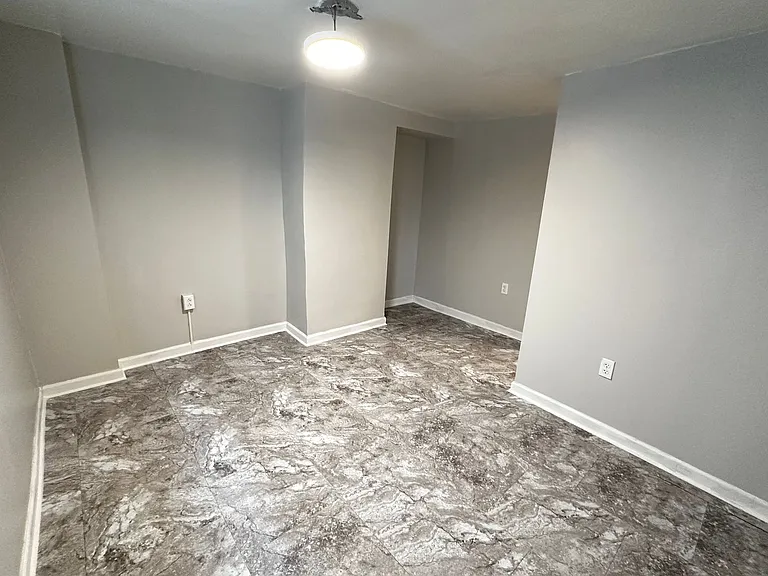2501 Arlington Ave — Photo 15