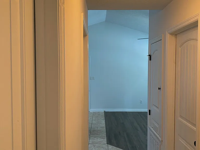 New London Apartments — Photo 23