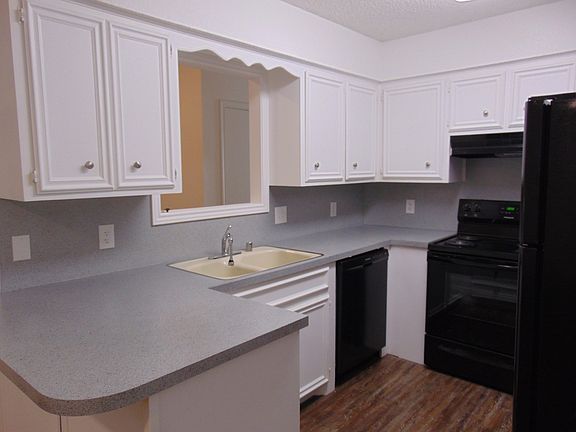 5th image of 9605 Avenue X #B