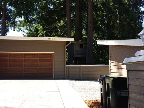 3rd image of 2105 Quince St NE