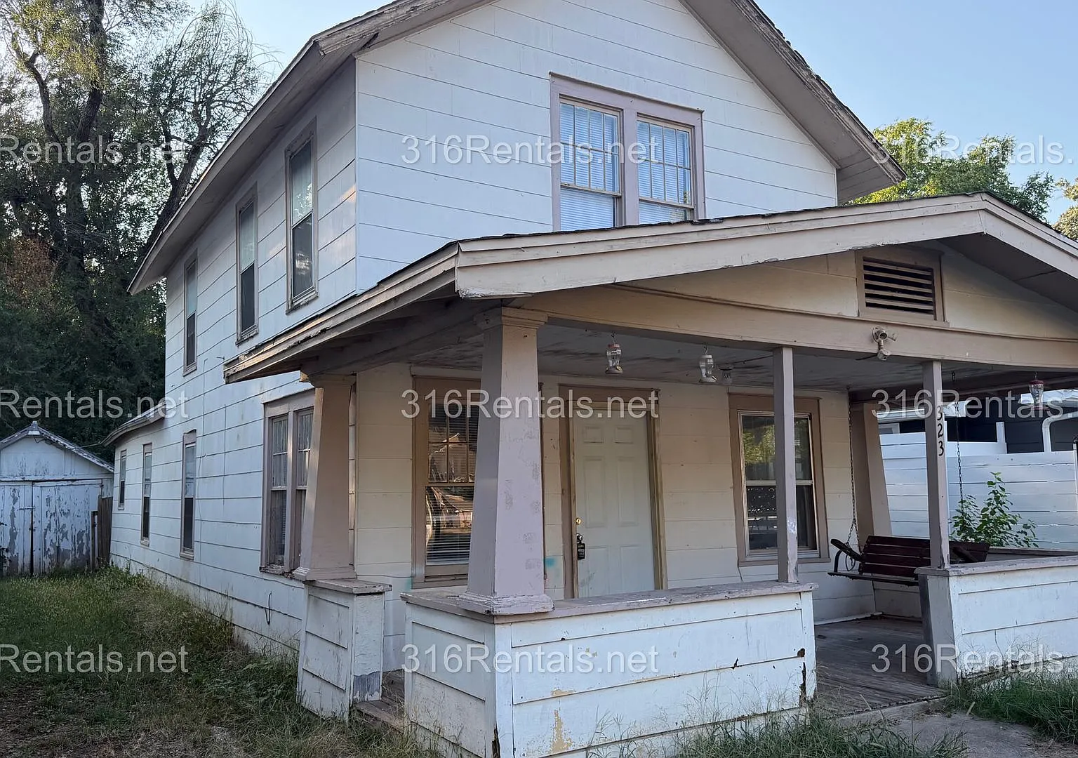 $975 - 323 N Topeka - 3 Bed / 2 Bath — Photo 1