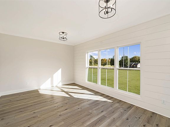 3rd image of 224 Midland Dr