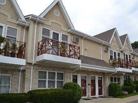 2nd image of 111 Cambridge Ct