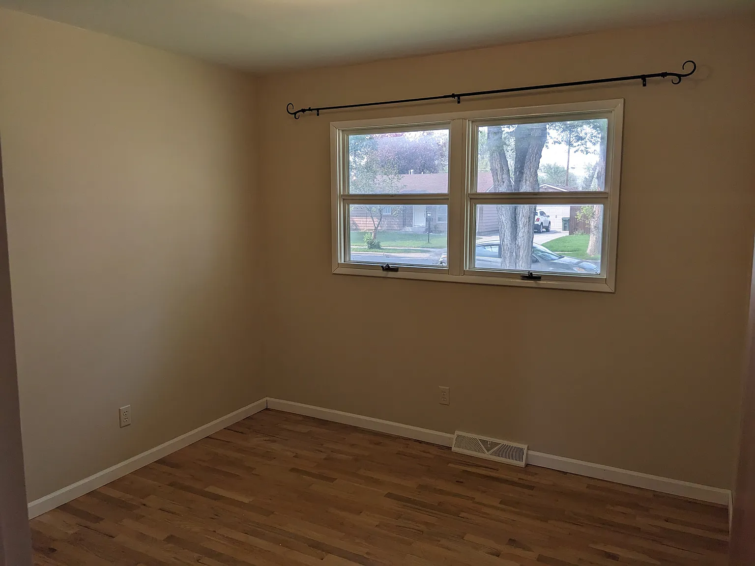 3 bed, 1092 sqft, $1,900 — Photo 3