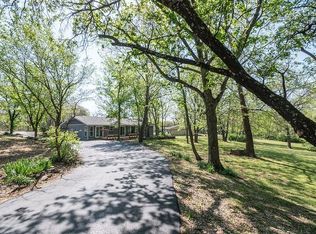 106 Oak Hills Dr, Coffeyville, KS 67337