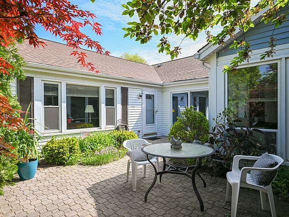 5th image of 938 Dartmouth Dr