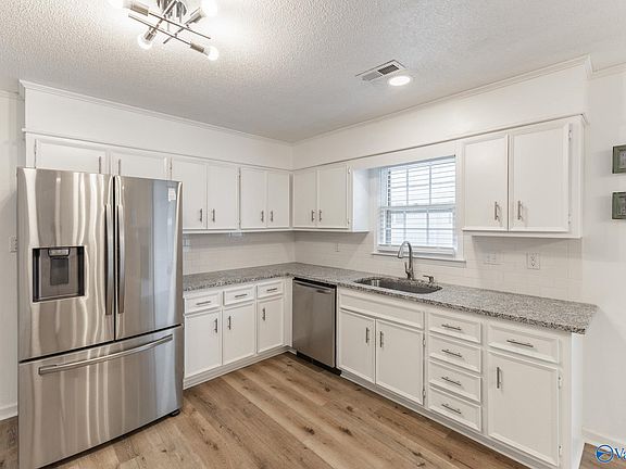 3rd image of 2201 Auburn Dr SW