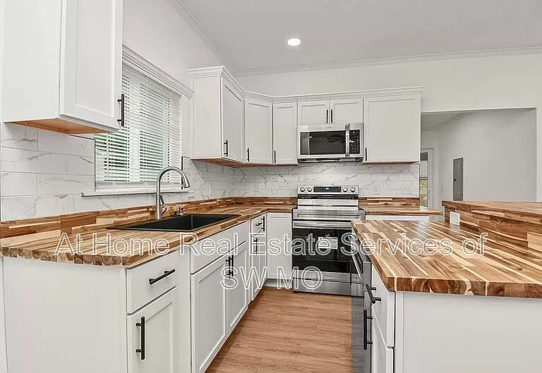 760 S Main Ave — Photo 5