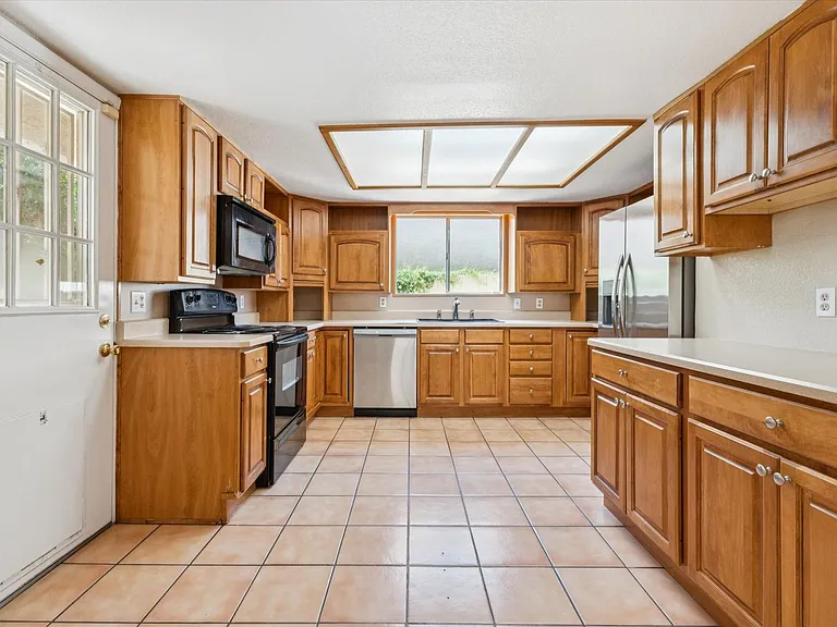1743 E Tara Dr — Photo 7