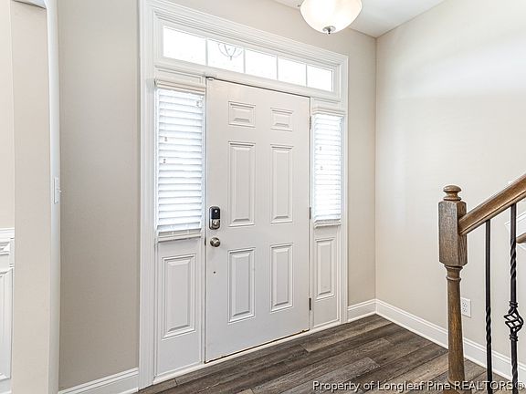 3rd image of 5365 Debut Ave
