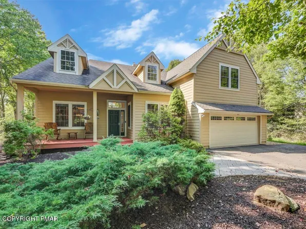 203 Wild Pines Dr, Pocono Pines, PA 18350