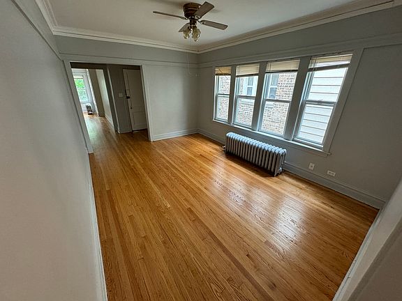 3rd image of 5535 N Sawyer Ave #2