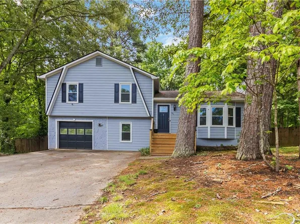 451 Old Towne Trl, Lawrenceville, GA 30046