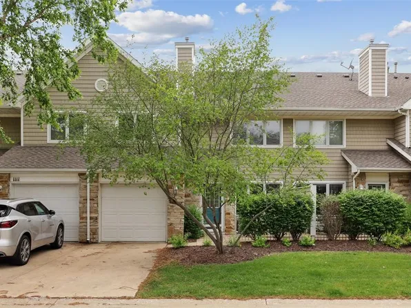 811 Burr Oaks Dr Unit 1110, West Des Moines, IA 50266