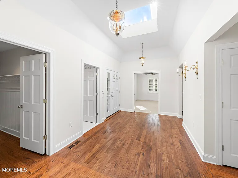 954 Barnegat Ln — Photo 10