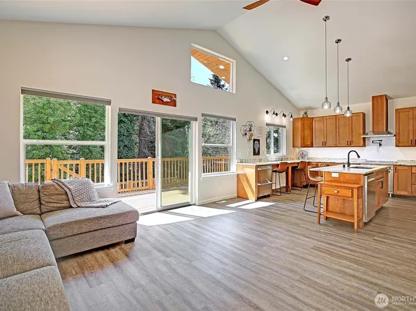 896 Henry Lane, Camano Island, WA 98282