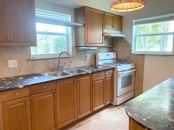 5th image of 5401 SW 64th Ave