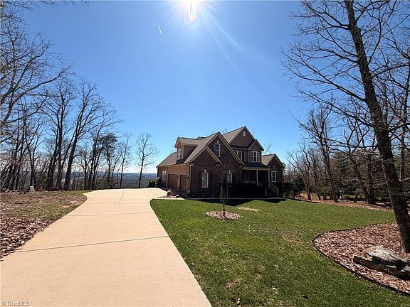 2nd image of 848 Sierra Trace Rd