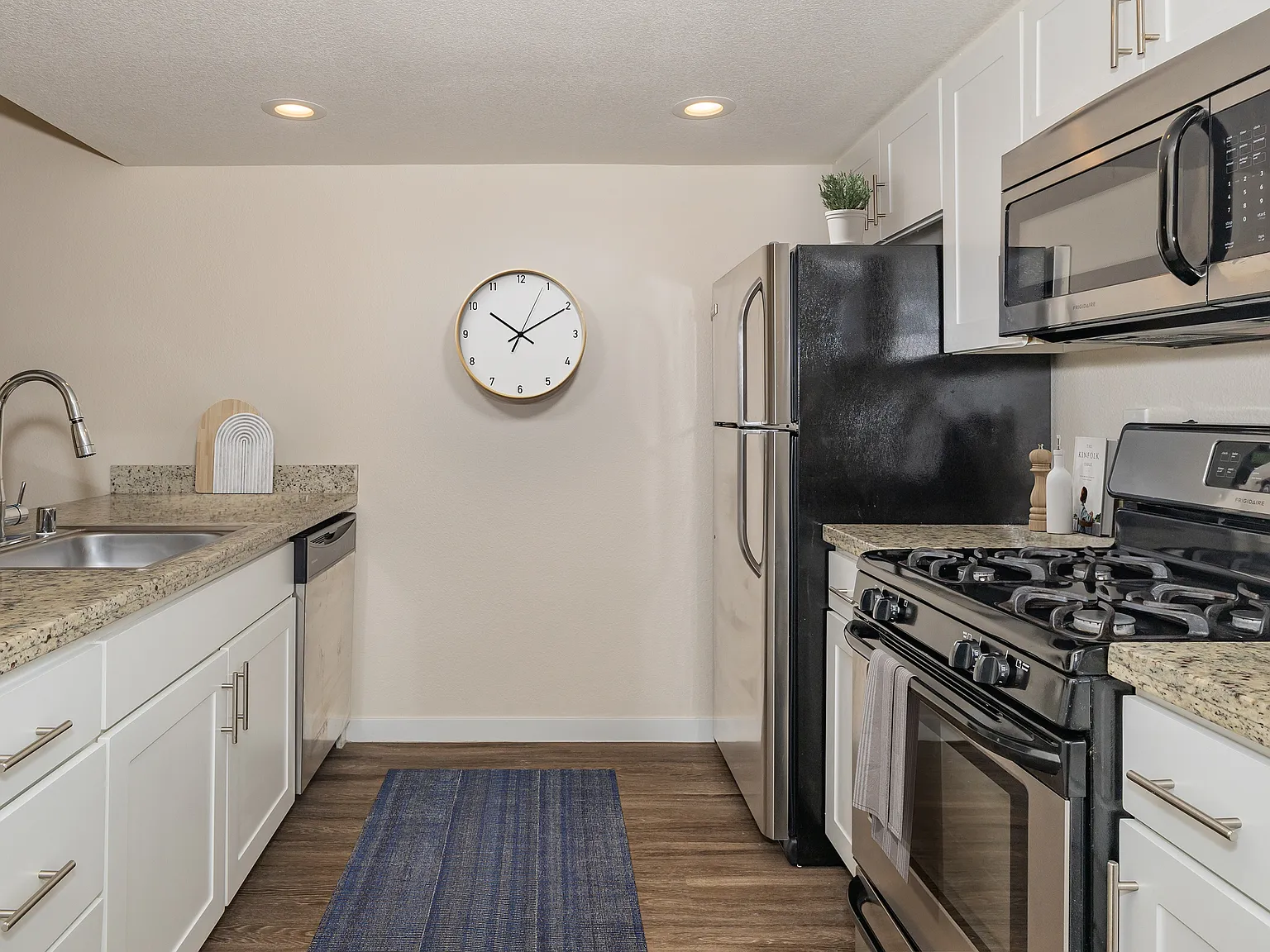 Rocklin Manor Apartments — Photo 2