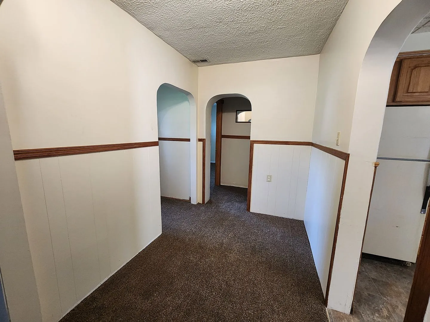 Charming 2-Bedroom Home On Terre Hautes North Side Near Terre Town School — Photo 4