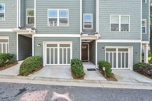 1365 Memorial Dr SE #9 Photo 1