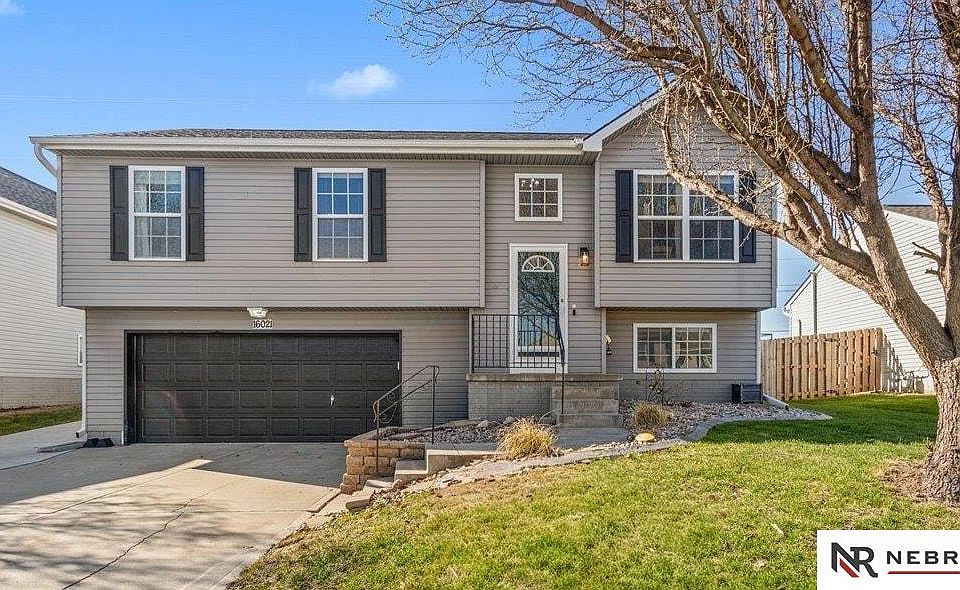 1st image of 16021 Robin Dr