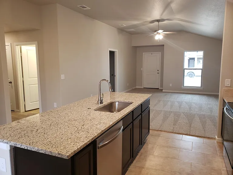 2501 Rio Pl — Photo 2