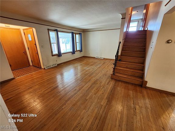 2nd image of 28605 Lake Shore Blvd