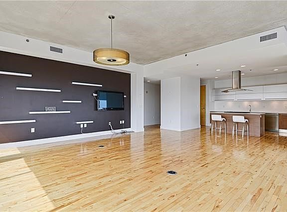 4th image of 4646 Broadway APT 11S