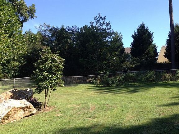 3rd image of 1664 Lamancha Dr