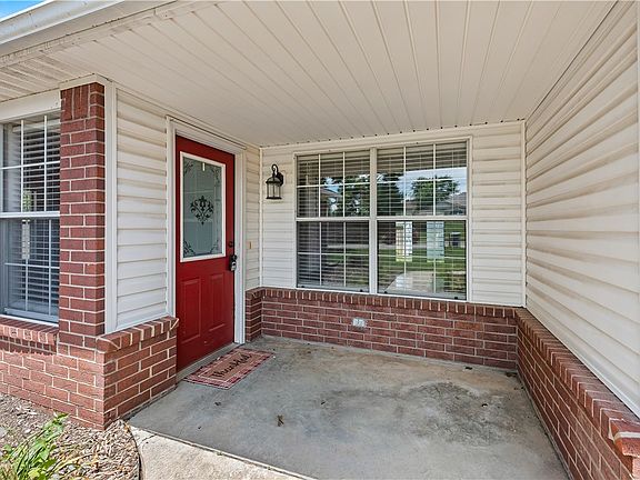 4th image of 2705 SE 5th St