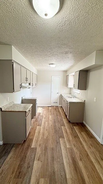 3 bed, 1.5 bath, 960 sqft, $1,585 — Photo 3