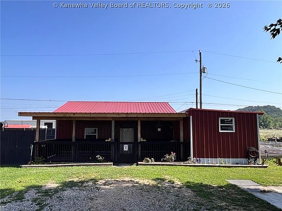 2nd image of 61 Cardinal Ln