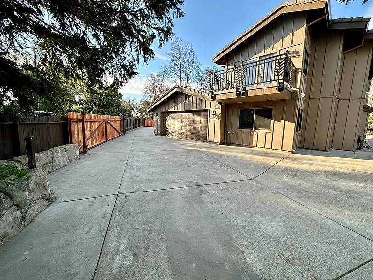 7027 Pine Gate Way #B — Photo 18