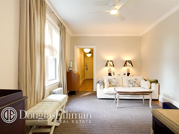 4th image of 205 E 10th St APT 5-D