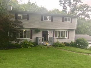 10 Woodside Rd W, Apalachin, NY 13732