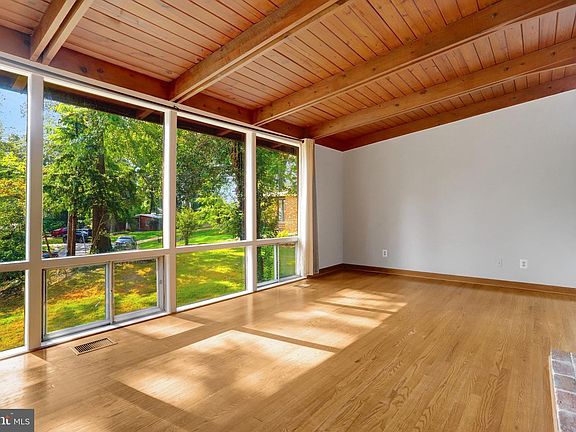 4th image of 3020 Pine Spring Rd
