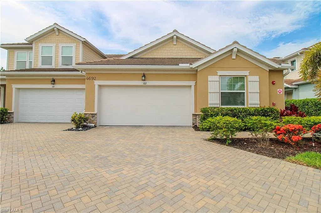 2 bed, 2.0 bath, 1460 sqft, $2,995 — Photo 2